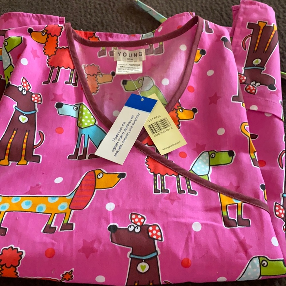 NWT scrub top